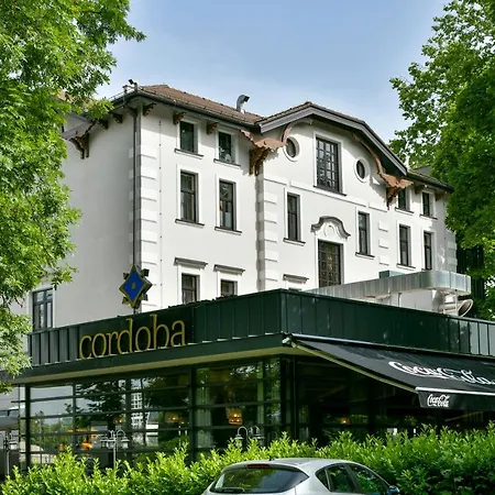 克朗传统酒店 酒店 4*